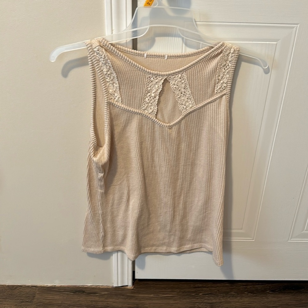 NEW CONDITION ⭐️ old navy cream tan beige keyhole lacy top